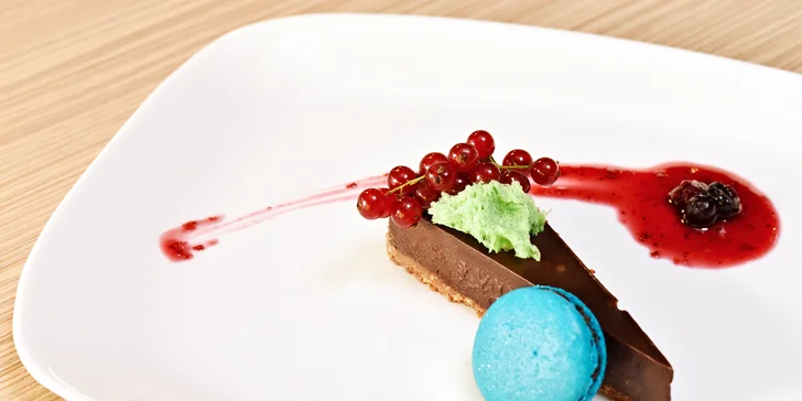 Moderní degustační menu pro dva podávané v budově Národního muzea