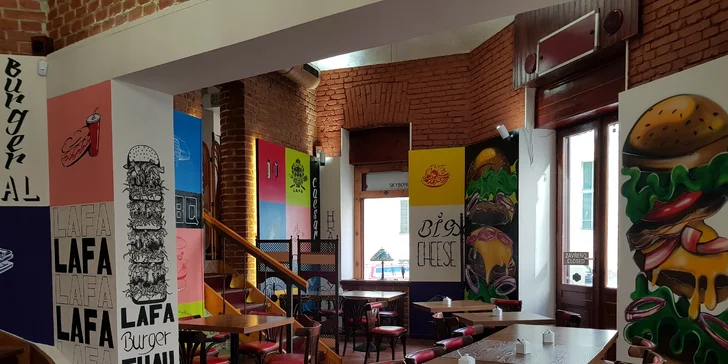 Seznamte se s obrem: burger s 600 gramy hovězího masa v domácí housce
