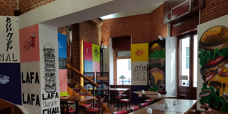 Seznamte se s obrem: burger s 600 gramy hovězího masa v domácí housce