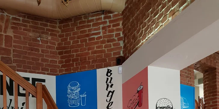 Seznamte se s obrem: burger s 600 gramy hovězího masa v domácí housce