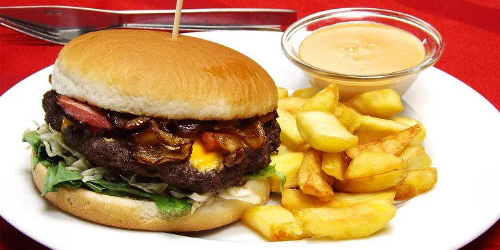 Hamburger s hranolky i dipem: hovězí, s kuřecím prsem či se smažákem