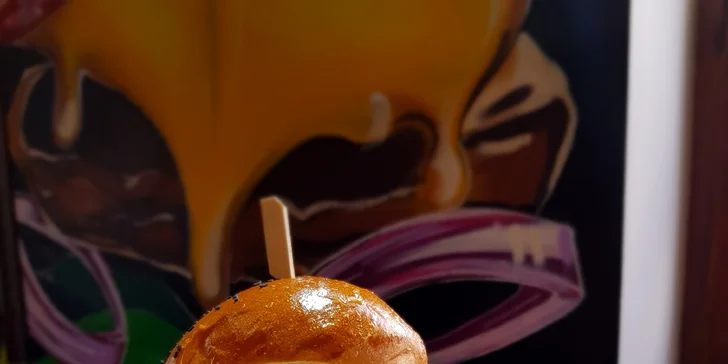 Burger pro sýrového krále: šťavnatý Big Cheese s hranolkami
