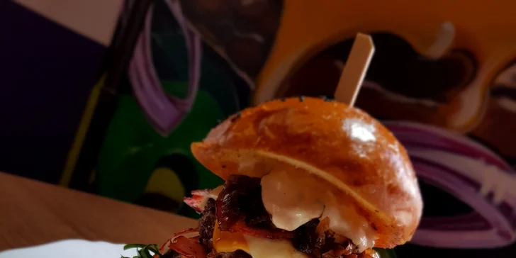 Burger pro sýrového krále: šťavnatý Big Cheese s hranolkami