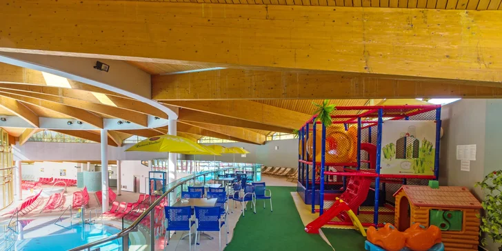 Tříhodinový nebo celodenní vstup do aquaparku Oravice s termální vodou