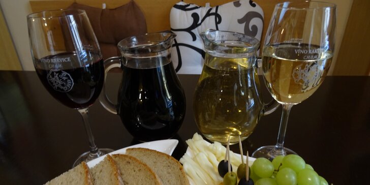Litr sudového vína a talíř sýrů a uzenin pro dva – okoštujte až 4 druhy