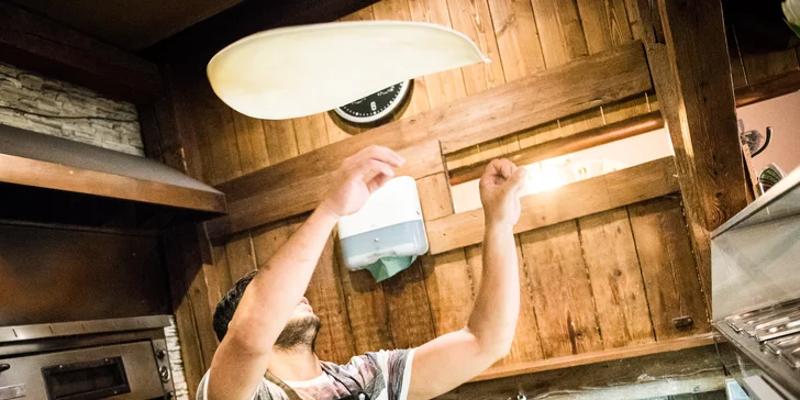 2 libovolné házené pizzy k vyzvednutí v restauraci nedaleko centra