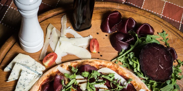 2 libovolné házené pizzy k vyzvednutí v restauraci nedaleko centra