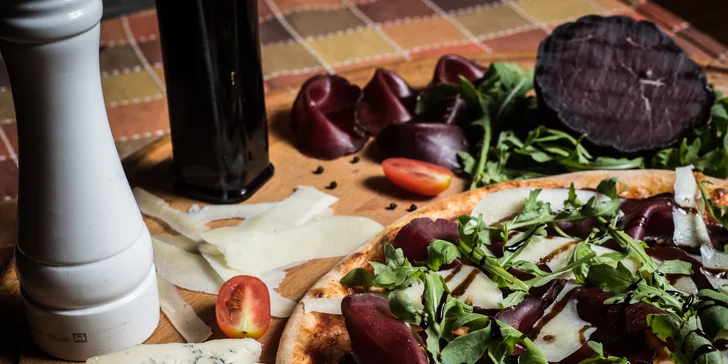 2 libovolné házené pizzy k vyzvednutí v restauraci nedaleko centra