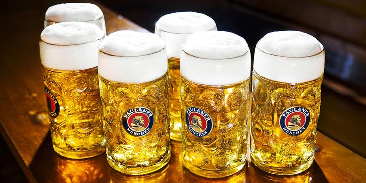 Tuplák piva z mnichovského Oktoberfestu na břehu Vltavy a třeba i něco k jídlu