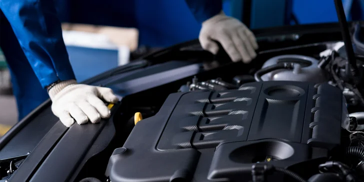 Pošlete auto do lázní: Parní čištění motorů a dekontaminace autolaku a rzi