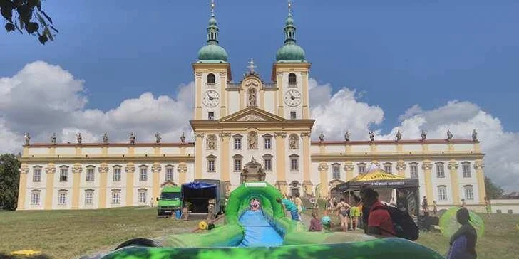 Hry bez hranic jsou zpět: 200 metrů dlouhá skluzavka, bumper balls a další