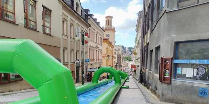Hry bez hranic jsou zpět: 200 metrů dlouhá skluzavka, bumper balls a další