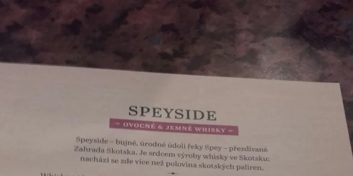 Degustace šesti špičkových skotských whisky v anglickém pubu