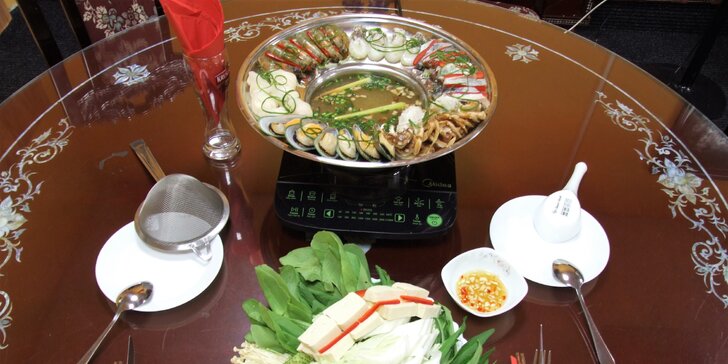 Vietnamské Lau pro pár i menší či větší partu: dary moře si vaříte sami na stole