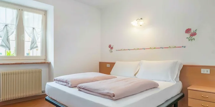 Apartmány jsou zařízené v jednodušším stylu.
