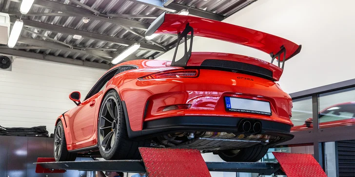 Super závodní auto dělá z tohoto Porsche také velký přítlak a hlavně skvělá geometrie. 