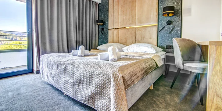 Ubytovaní budete v celkom nových izbách a apartmánoch s kapacitou 2 až 4 osoby. 