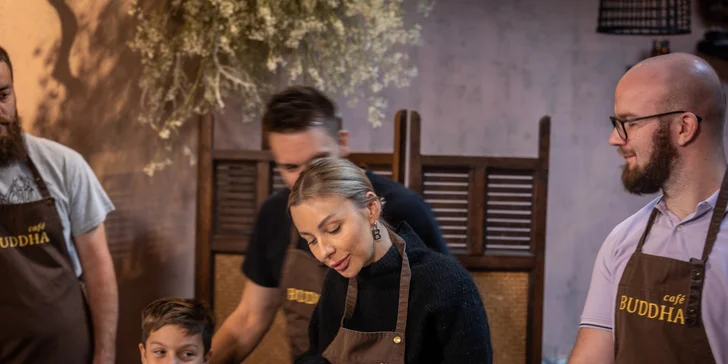 Kurz probíhá vždy ve skupince maximálně 6–16 kuchařů, a to pod vedením milovníka thajské kuchyně Štěpána Návrata, šéfkuchaře Cafe Buddha, Pru 58 a Benjamin.