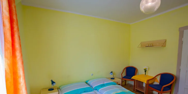 Pokoje jsou zařízeny skromně, ale to vůbec nevadí, stejně budete většinu času venku.