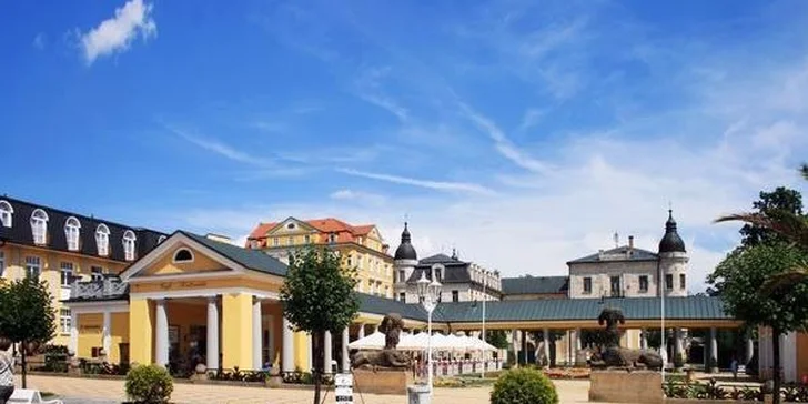 Malebné městečko nabízí spoustu možností vycházek i posezení u kávy.