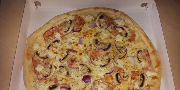 Jídlo, co zažene nejeden hlad: 2× velká pizza s sebou o průměru 40 cm