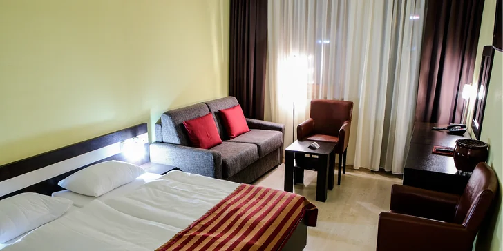 Apartmány na Liptově přímo v areálu Aquaparku Bešeňová, lahev sektu