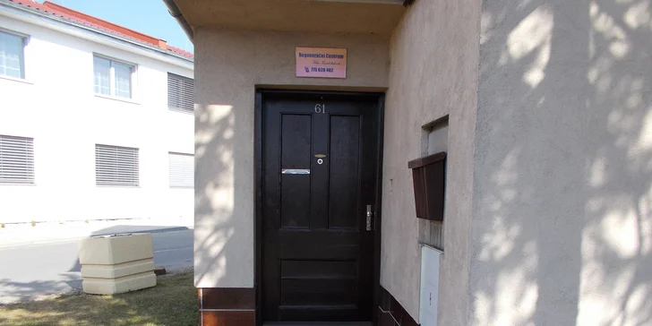 Vchod do Regeneračního Centra vede z ulice Sladkovského.