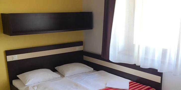 Apartmány na Liptově přímo v areálu Aquaparku Bešeňová, lahev sektu
