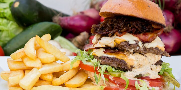 Burger pro sýrového krále: šťavnatý Big Cheese se steakovými hranolky