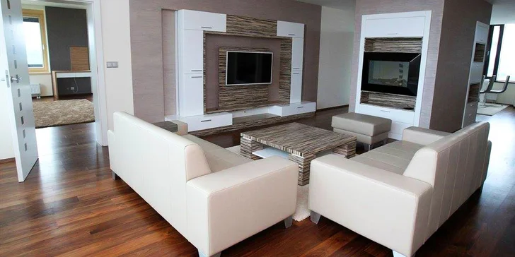 Romantická noc v nejvyšší budově ČR: luxusní apartmá s bazénem a saunou