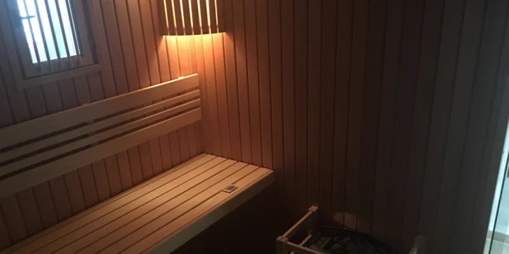 Romantická noc v nejvyšší budově ČR: luxusní apartmá s bazénem a saunou