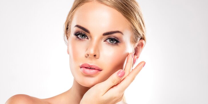 Nadupaný kosmetický balíček: peeling, zapracování kyseliny hyaluronové i masáže obličeje