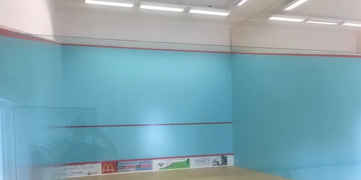 Rozcvička pro unavené či ztuhlé tělo: Pronájem kurtu na squash + espresso