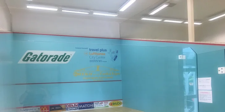 Rozcvička pro unavené či ztuhlé tělo: Hodinový pronájem kurtu na squash či stolní tenis