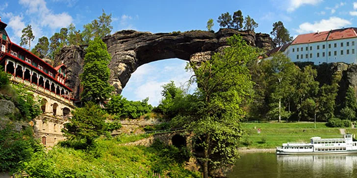 Lodí, vlakem i lanovkou do Hřenska, Děčína a Ústí