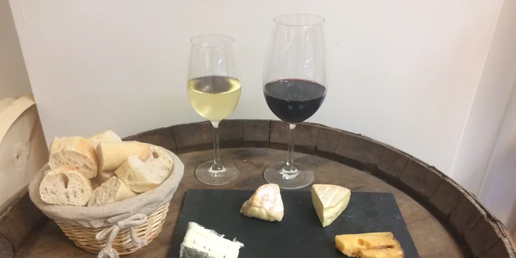 Gurmánské rendez-vous v pasáži Lucerna: 300 gramů sýrů a 2 sklenky vína