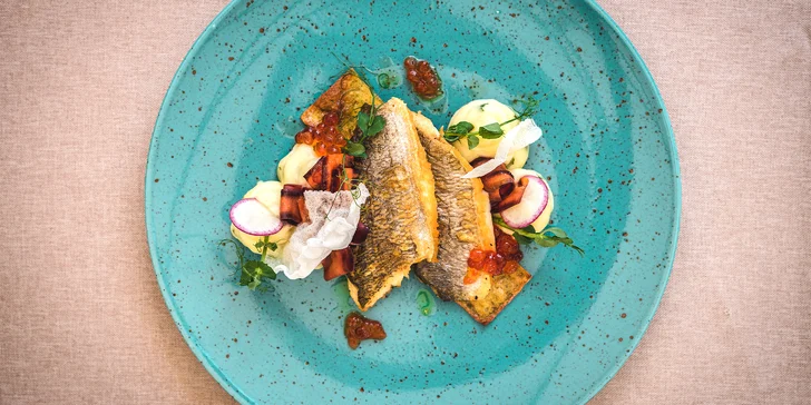 Pokud byste chtěli chuťové pohárky potěšit ještě víc, sáhněte po variantě s wellness uvolněním a degustačním menu o 4 chodech od Ondřeje Slaniny.