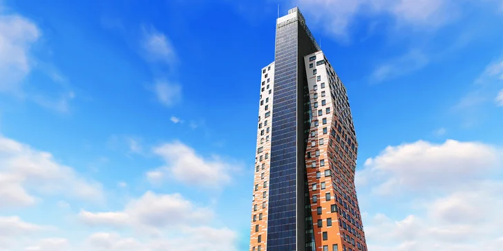 Romantická noc v nejvyšší budově ČR: luxusní apartmá s bazénem a saunou