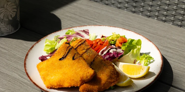 A čo tak chrumkavý zubáč? Tentokrát v panko strúhanke s čerstvým šalátom.
