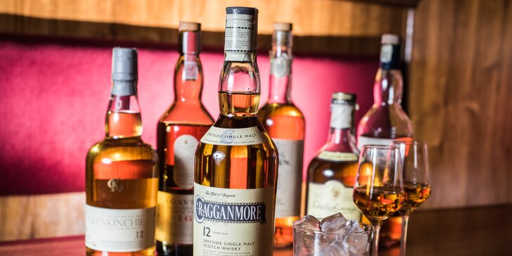 Degustace šesti špičkových skotských whisky v anglickém pubu