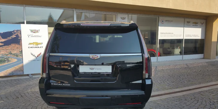 Rodinné auto budoucnosti: Záloha na Cadillac Escalade s nabušenou výbavou