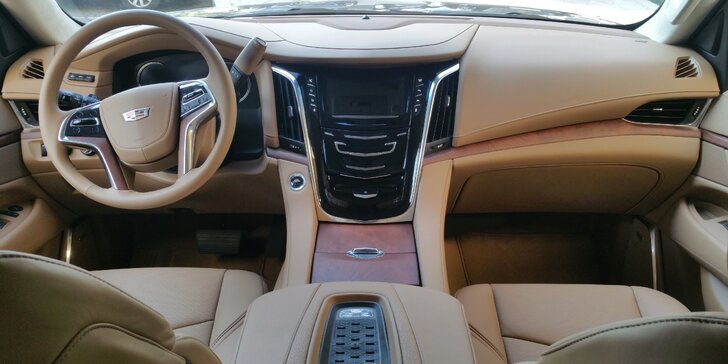 Rodinné auto budoucnosti: Záloha na Cadillac Escalade s nabušenou výbavou
