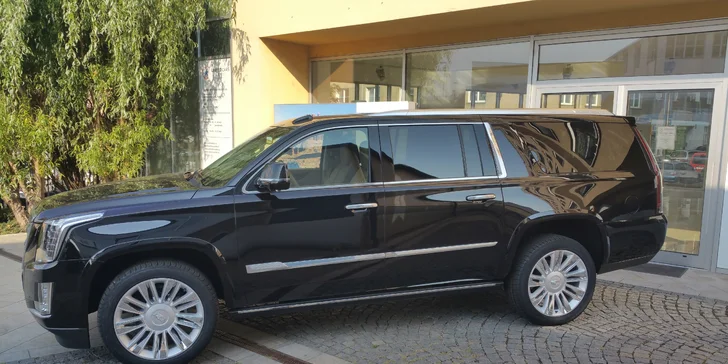 Rodinné auto budoucnosti: Záloha na Cadillac Escalade s nabušenou výbavou