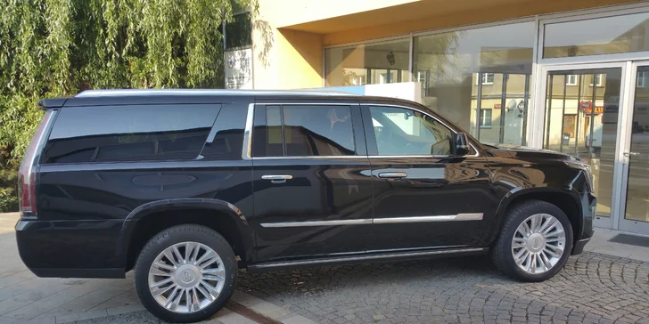 Rodinné auto budoucnosti: Záloha na Cadillac Escalade s nabušenou výbavou