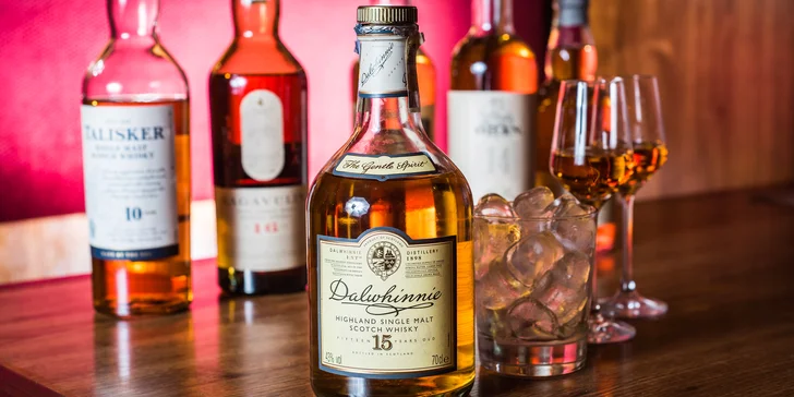 Degustace šesti špičkových skotských whisky v anglickém pubu