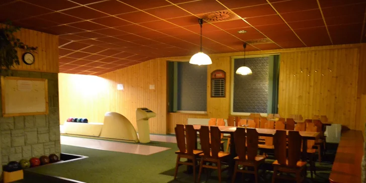 Vykutálená zábava na 1 nebo 2 hodiny: bowling až pro 8 osob