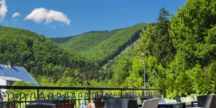 Relax v centru lázeňského města Rajecké Teplice s privátním wellness pro dva