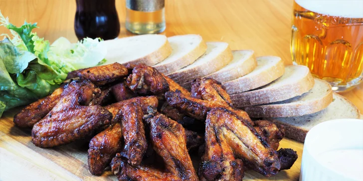 Dvě hodiny bowlingu až pro 8 hráčů i varianta s kilem křidýlek Buffalo Wings