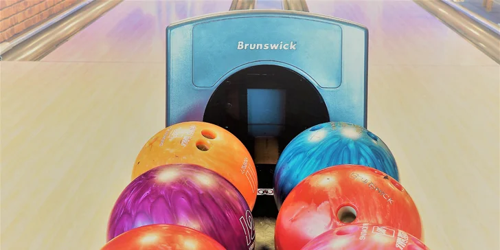 Dvě hodiny bowlingu až pro 8 hráčů s domácí limonádou či vepřovými žebírky