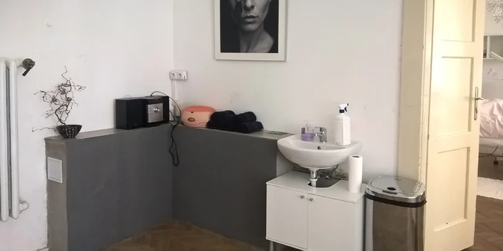 Masáž vlasové pokožky a obličeje